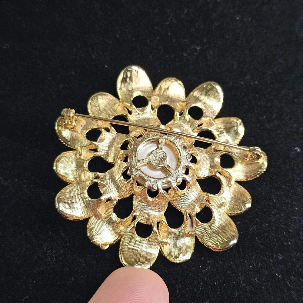 Vintage Floral Wreath Brooch Pin Gold Tone Textured Pinback Faux Pearl